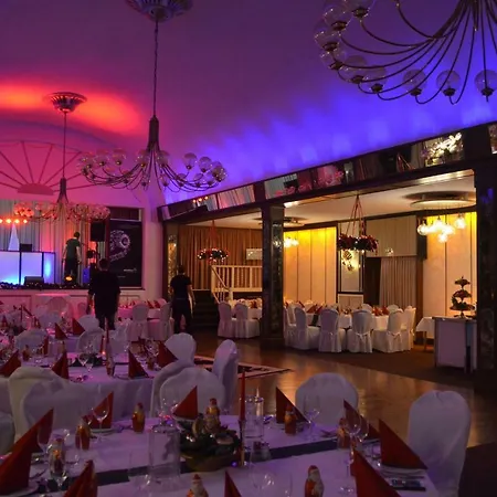 Zur Post ホテル 2*