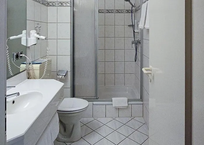 Otel Zur Post 2*